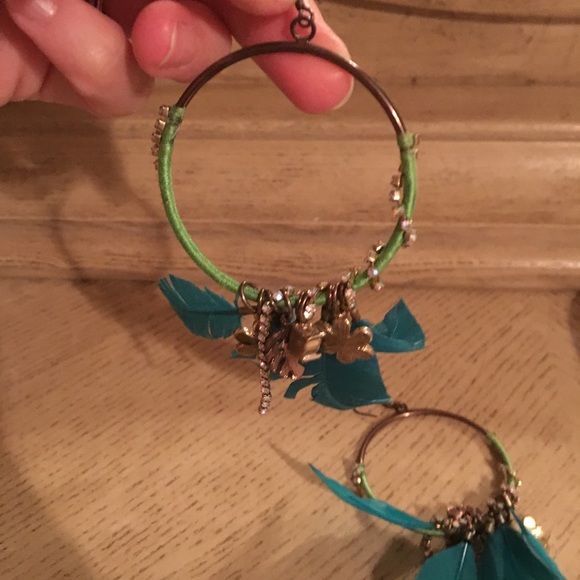Lucy Hale Betsy Johnson Feather Earrings Sold Out! - Picture 3 of 4